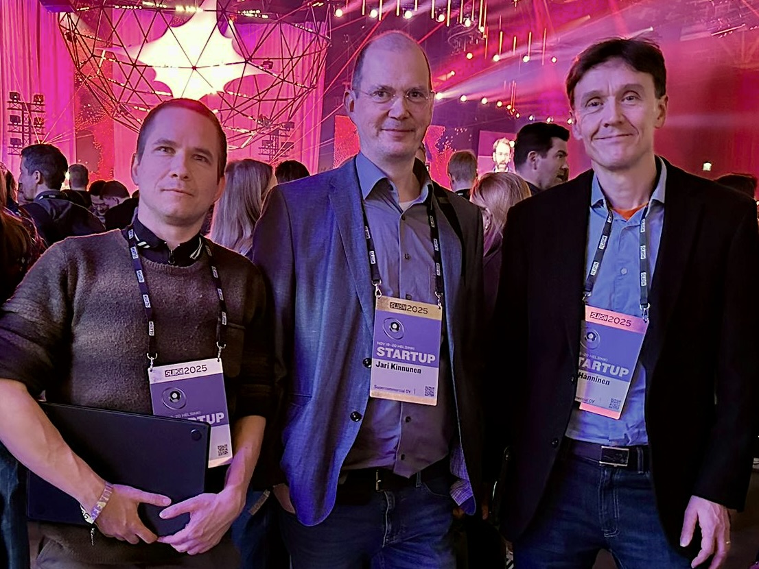 Supercommercial Oy tiimi yhdessä